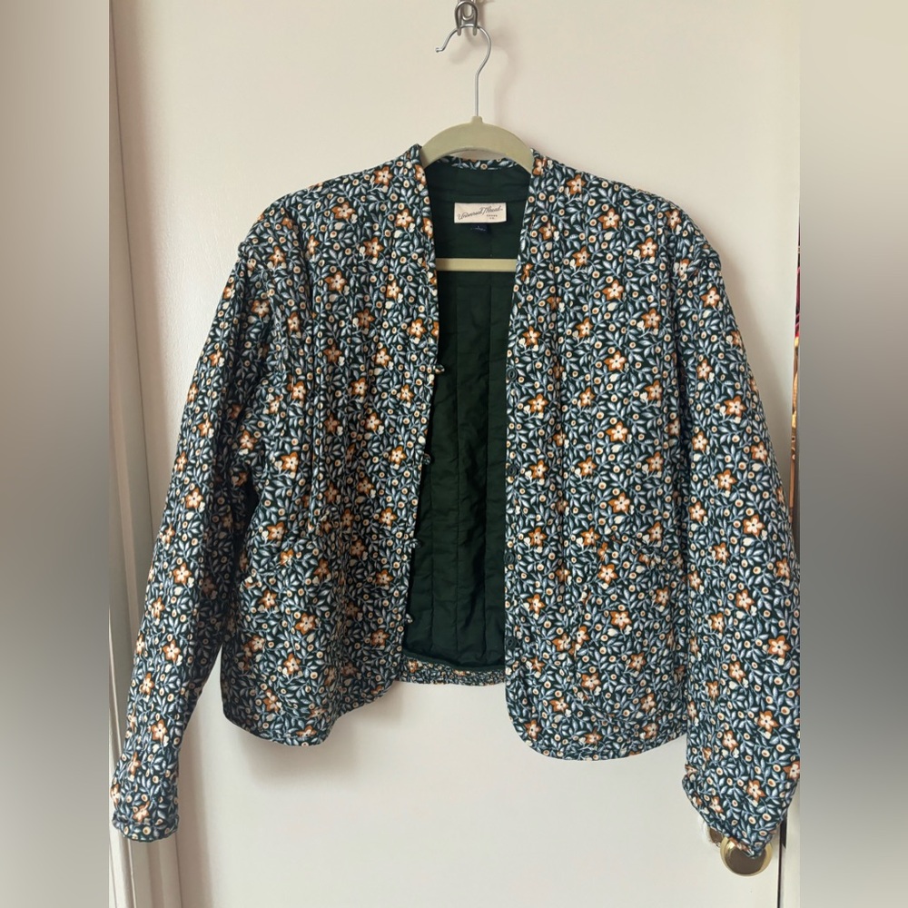 Universal threads green floral quilted jacket